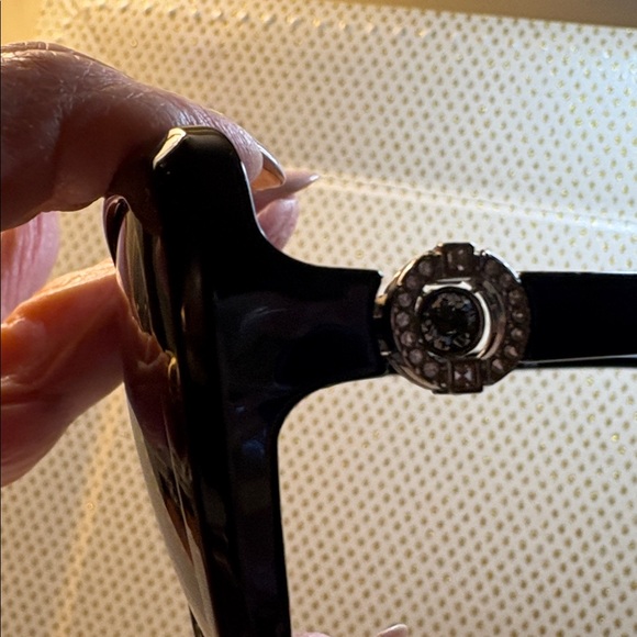 Swarovski 🖤Crystal Black Sunglasses (NIB) & Gorgeous White Case (Giftable) - Picture 10 of 11